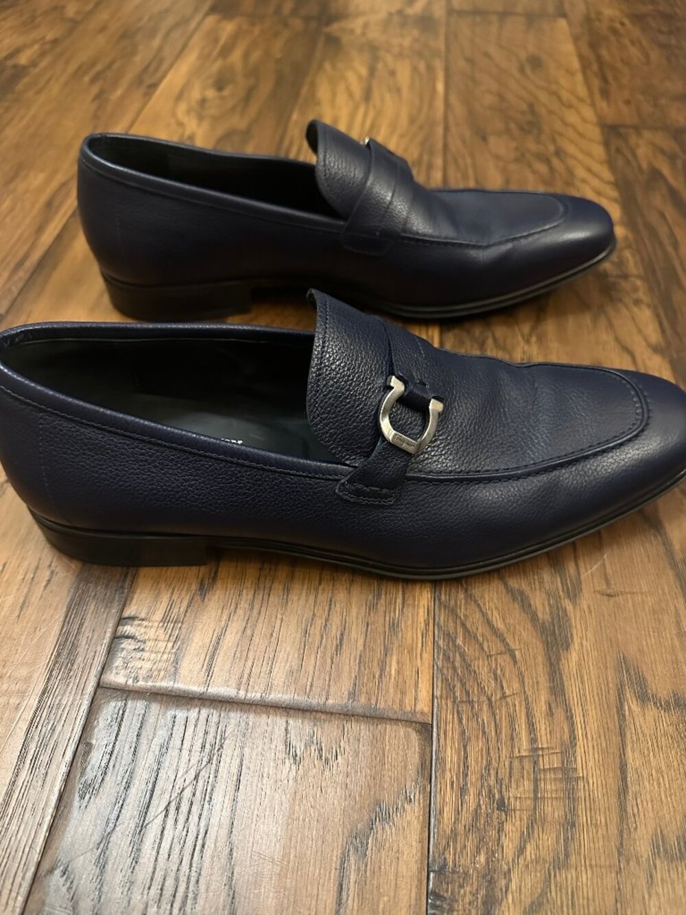 LIKE NEW Salvatore Ferragamo Navy Pebbled Leather Gancini Loafers Size 8 D - Picture 6 of 10